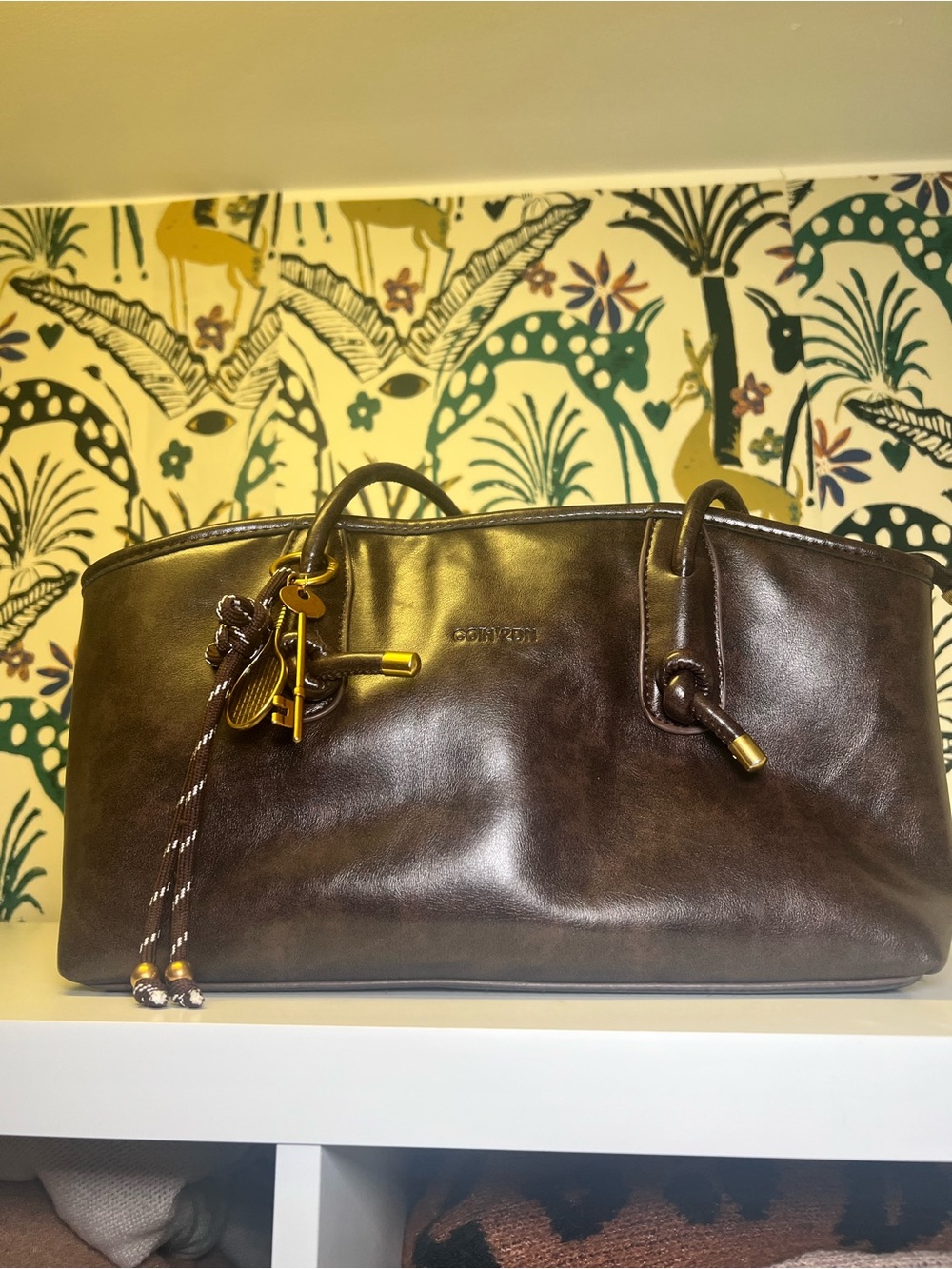 Elegant shoulder bag